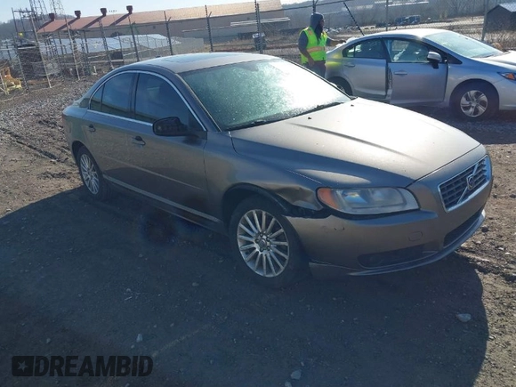2007 Volvo S80 I6 with VIN YV1AS982071023821, listed as a IAAI auction lot 41875274 with 202,053 mi miles. Bid and sale history available at carsss.com. Image 1.