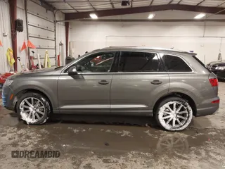 2017 Audi Q7 Premium Plus with VIN WA1LAAF71HD056659, listed as a IAAI auction lot 41729649 with 105,685 mi miles. Bid and sale history available at carsss.com. Image 14.