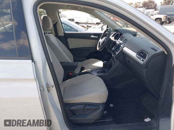 2019 Volkswagen Tiguan S z VIN 3VV1B7AX0KM062437, wystawiony jako IAAI lot #41906720 z przebiegiem 45 157 mil mil oraz . Historia ofert i sprzedaży dostępna na DreamBid. Obrazek 5.