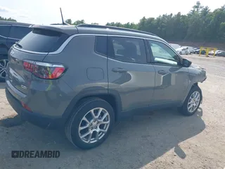 2023 Jeep Compass Latitude Lux z VIN 3C4NJDFN8PT531229, wystawiony jako IAAI lot #42383427 z przebiegiem 6 979 mil mil oraz . Historia ofert i sprzedaży dostępna na DreamBid. Obrazek 13.