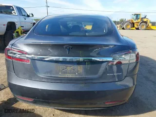 2019 Tesla Model S 75D with VIN 5YJSA1E29KF348051, listed as a IAAI auction lot 41840212 with 58,770 mi miles. Bid and sale history available at carsss.com. Image 17.