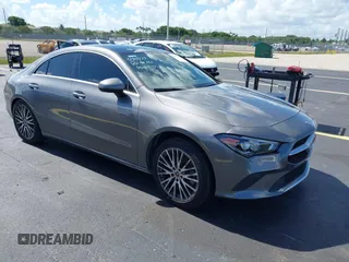 2020 Mercedes-Benz CLA 250 z VIN WDD5J4HBXLN030975, wystawiony jako IAAI lot #42498096 z przebiegiem 55 525 mil mil oraz . Historia ofert i sprzedaży dostępna na DreamBid. Obrazek 1.