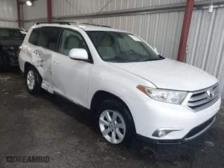 2012 Toyota Highlander with VIN 5TDBK3EH2CS132052, listed as a IAAI auction lot 41986524 with 96,446 mi miles. Bid and sale history available at carsss.com. Image 1.