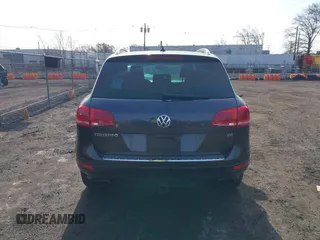 2014 Volkswagen Touareg Sport z VIN WVGEF9BP9ED010718, wystawiony jako IAAI lot #41786403 z przebiegiem 149 569 mil mil oraz . Historia ofert i sprzedaży dostępna na DreamBid. Obrazek 16.