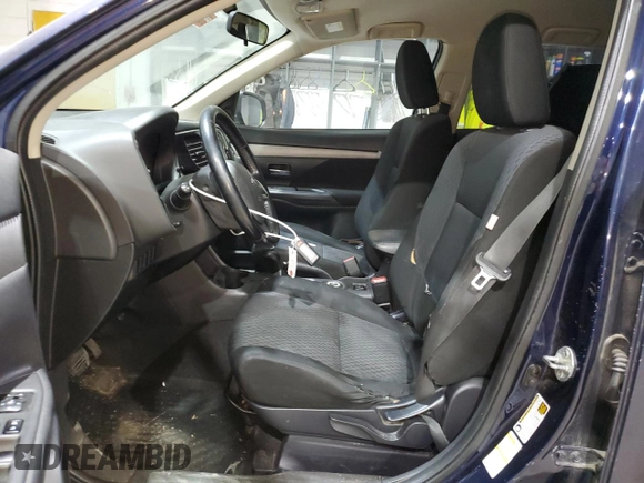 2014 Mitsubishi Outlander SE z VIN JA4AZ3A39EZ014190, wystawiony jako Copart lot #56565395 z przebiegiem 255 420 mil mil oraz Nie do naprawy • Non repairable. Historia ofert i sprzedaży dostępna na DreamBid. Obrazek 7.
