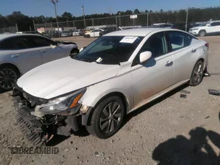2020 Nissan Altima 2.5 S with VIN 1N4BL4BV6LC240694, listed as a IAAI auction lot 40997565 with 131,332 mi miles. Bid and sale history available at carsss.com. Image 18.
