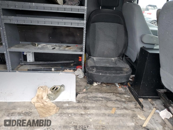 2015 Ford Transit Cargo z VIN 1FTNE1YG2FKA97150, wystawiony jako Copart lot #42448835 z przebiegiem 245 070 mil mil oraz Czysty tytuł • Clean title. Historia ofert i sprzedaży dostępna na DreamBid. Obrazek 11.