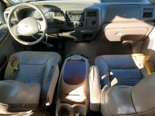 2001 Ford Excursion Limited z VIN 1FMNU42S41EA08926, wystawiony jako Copart lot #86759004 z przebiegiem 163 271 mil mil oraz Czysty tytuł • Clean title. Historia ofert i sprzedaży dostępna na DreamBid. Obrazek 8.