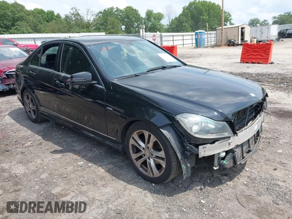 2012 Mercedes-Benz C 250 Sport z VIN WDDGF4HB9CA653814, wystawiony jako IAAI lot #42300963 z przebiegiem 149 262 mil mil oraz . Historia ofert i sprzedaży dostępna na DreamBid. Obrazek 1.