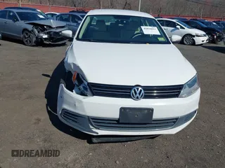 2013 Volkswagen Jetta Sedan SE with VIN 3VWDP7AJXDM373902, listed as a IAAI auction lot 41858011 with 153,974 mi miles. Bid and sale history available at carsss.com. Image 6.