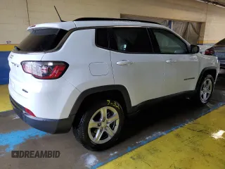 2023 Jeep Compass Latitude z VIN 3C4NJDBN8PT552894, wystawiony jako Copart lot #60174955 z przebiegiem 49 356 mil mil oraz Szkoda całkowita • Salvage title. Historia ofert i sprzedaży dostępna na DreamBid. Obrazek 3.
