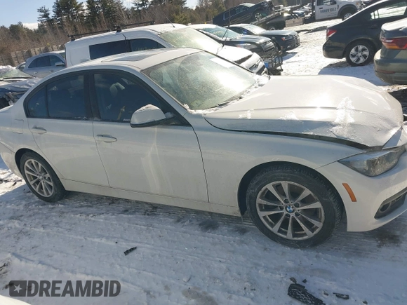 2016 BMW 3 Series 320i xDrive z VIN WBA8E5G59GNT93445, wystawiony jako IAAI lot #41515452 z przebiegiem 96 437 mil mil oraz . Historia ofert i sprzedaży dostępna na DreamBid. Obrazek 13.