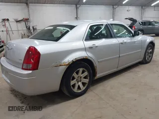2006 Chrysler 300 with VIN 2C3LA43R06H417610, listed as a IAAI auction lot 42157332 with 202,364 mi miles and . Bid and sale history available at carsss.com. Image 4.