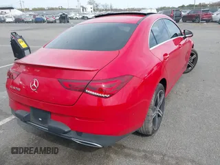 2020 Mercedes-Benz CLA 250 z VIN WDD5J4GB8LN026604, wystawiony jako IAAI lot #42102642 z przebiegiem 79 329 mil mil oraz . Historia ofert i sprzedaży dostępna na DreamBid. Obrazek 4.