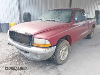 2000 Dodge Dakota with VIN 1B7GL22X2YS587779, listed as a IAAI auction lot 42231475 with 179,200 mi miles and . Bid and sale history available at carsss.com. Image 2.
