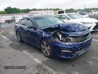 2019 Kia Optima LX z VIN 5XXGT4L31KG328032, wystawiony jako IAAI lot #42208195 z przebiegiem 78 086 mil mil oraz . Historia ofert i sprzedaży dostępna na DreamBid. Obrazek 1.