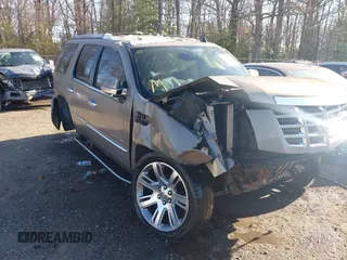 2007 Cadillac Escalade with VIN 1GYFK63897R123157, listed as a IAAI auction lot 41882108 with 157,748 mi miles and . Bid and sale history available at DreamBid. Image 1.
