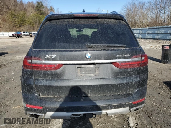 2021 BMW X7 xDrive40i z VIN 5UXCW2C06M9G15321, wystawiony jako Copart lot #46824665 z przebiegiem Nie podano mil oraz Szkoda całkowita • Salvage title. Historia ofert i sprzedaży dostępna na DreamBid. Obrazek 6.