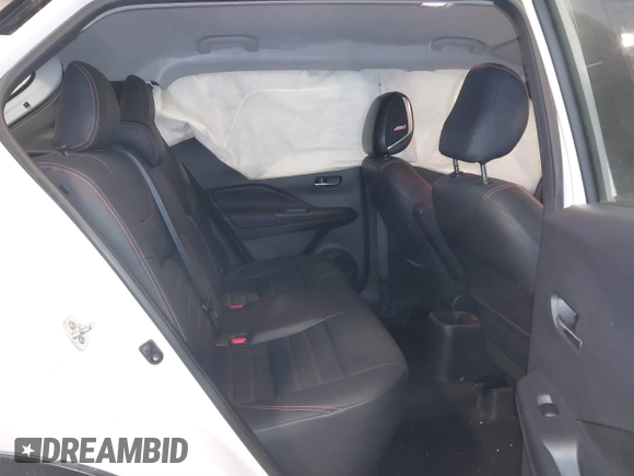 2019 Nissan Kicks SR with VIN 3N1CP5CU8KL550656, listed as a IAAI auction lot 41490725 with 33,281 mi miles. Bid and sale history available at carsss.com. Image 8.