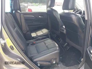 2018 Toyota Highlander SE z VIN 5TDJZRFH6JS495380, wystawiony jako IAAI lot #42427831 z przebiegiem 117 159 mil mil oraz . Historia ofert i sprzedaży dostępna na DreamBid. Obrazek 8.