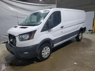 2023 Ford Transit Cargo z VIN 1FTBR1Y82PKB80689, wystawiony jako Copart lot #64601645 z przebiegiem 14 074 mil mil oraz Czysty tytuł • Clean title. Historia ofert i sprzedaży dostępna na DreamBid. Obrazek 1.