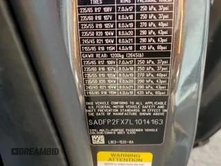 2020 Jaguar E-Pace SE z VIN SADFP2FX7L1014163, wystawiony jako Copart lot #48422705 z przebiegiem 29 731 mil mil oraz Szkody całkowita. Historia ofert i sprzedaży dostępna na DreamBid. Obrazek 13.