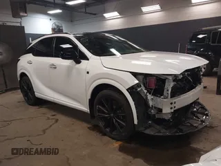 2024 Lexus RX 500h F Sport Performance z VIN 2T2BCMEAXRC014219, wystawiony jako IAAI lot #42451793 z przebiegiem 12 479 mil mil oraz . Historia ofert i sprzedaży dostępna na DreamBid. Obrazek 1.