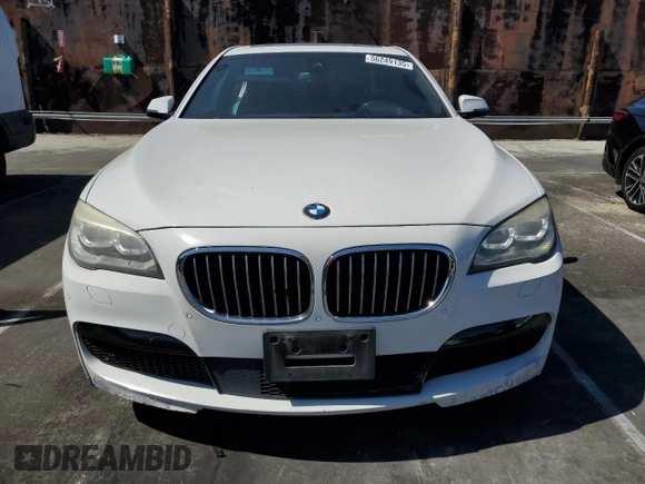 2015 BMW 7 Series 750i z VIN WBAYA8C53FG197751, wystawiony jako Copart lot #56249135 z przebiegiem 98 514 mil mil oraz Szkoda całkowita • Salvage title. Historia ofert i sprzedaży dostępna na DreamBid. Obrazek 5.