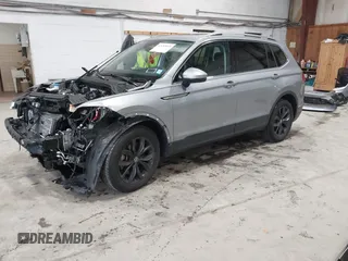 2024 Volkswagen Tiguan SE with VIN 3VVMB7AX8RM084483, listed as a IAAI auction lot 42452619 with 14,618 mi miles and . Bid and sale history available at DreamBid. Image 2.