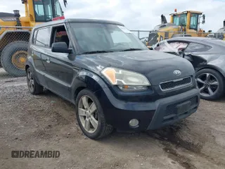 2010 Kia Soul + with VIN KNDJT2A27A7066528, listed as a IAAI auction lot 42064962 with 260,454 mi miles. Bid and sale history available at carsss.com. Image 1.