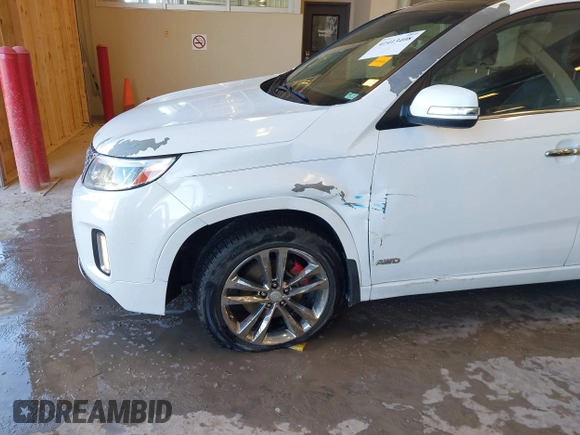 2014 Kia Sorento SX Limited with VIN 5XYKWDA72EG438837, listed as a IAAI auction lot 41413408 with 180,904 mi miles. Bid and sale history available at carsss.com. Image 6.