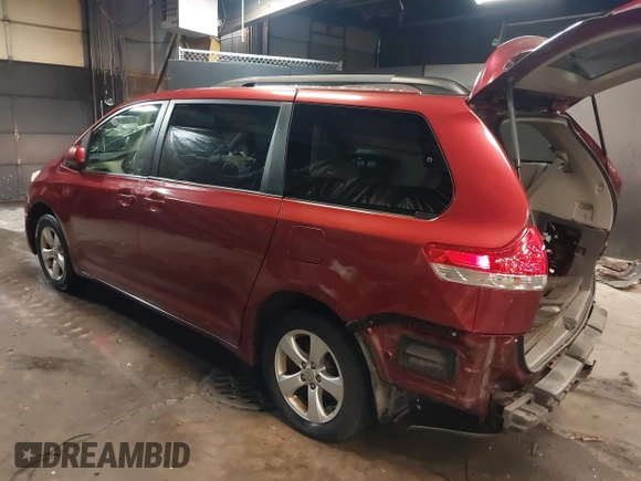 2011 Toyota Sienna LE AAS z VIN 5TDKK3DC2BS025698, wystawiony jako IAAI lot #41472958 z przebiegiem 150 699 mil mil oraz . Historia ofert i sprzedaży dostępna na DreamBid. Obrazek 3.