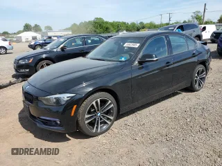 2018 BMW 3 Series 330i xDrive z VIN WBA8D9G5XJNU68333, wystawiony jako Copart lot #55823905 z przebiegiem 63 286 mil mil oraz Szkoda całkowita • Salvage title. Historia ofert i sprzedaży dostępna na DreamBid. Obrazek 1.