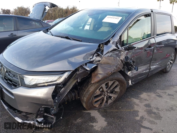 2025 Honda Odyssey EX-L with VIN 5FNRL6H64SB038684, listed as a IAAI auction lot 41911992 with Not Provided miles and . Bid and sale history available at DreamBid. Image 6.