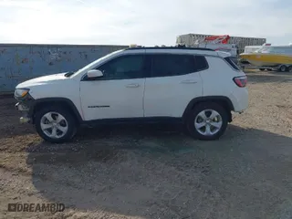 2019 Jeep Compass Latitude with VIN 3C4NJCBB1KT654692, listed as a IAAI auction lot 41376045 with 132,038 mi miles. Bid and sale history available at carsss.com. Image 15.