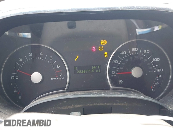 2006 Ford Explorer XLT with VIN 1FMEU73E46ZA26420, listed as a IAAI auction lot 41956971 with 282,677 mi miles. Bid and sale history available at carsss.com. Image 7.