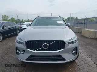 2022 Volvo XC60 Momentum z VIN YV4L12RK0N1997610, wystawiony jako IAAI lot #42202592 z przebiegiem 3580 mil mil oraz . Historia ofert i sprzedaży dostępna na DreamBid. Obrazek 12.