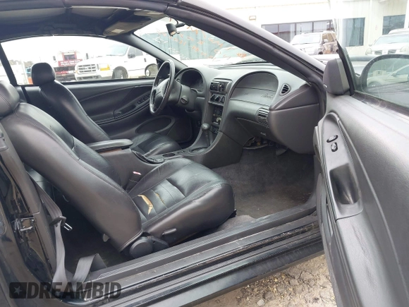 2004 Ford Mustang Deluxe with VIN 1FAFP44454F110688, listed as a IAAI auction lot 41371035 with 188,754 mi miles. Bid and sale history available at carsss.com. Image 5.