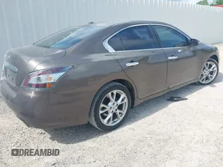 2014 Nissan Maxima S z VIN 1N4AA5APXEC453564, wystawiony jako IAAI lot #42296196 z przebiegiem 174 648 mil mil oraz . Historia ofert i sprzedaży dostępna na DreamBid. Obrazek 4.