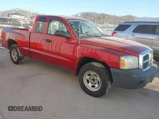 2006 Dodge Dakota ST with VIN 1D7HE22K36S697830, listed as a IAAI auction lot 41611944 with 95,811 mi miles and . Bid and sale history available at carsss.com. Image 1.