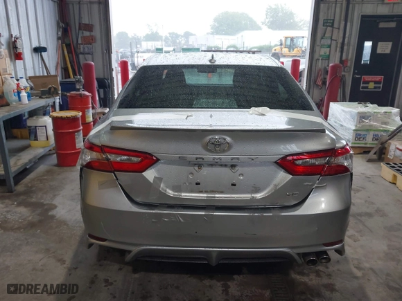 2018 Toyota Camry LE with VIN 4T1B11HK3JU113318, listed as a IAAI auction lot 41972881 with 76,420 mi miles. Bid and sale history available at carsss.com. Image 16.