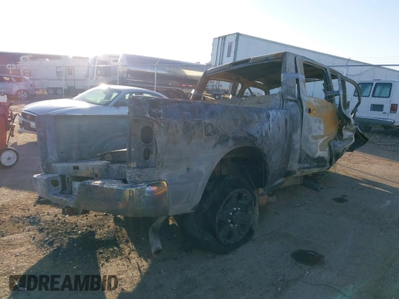 2012 Ram 2500 ST z VIN 3C6TD5CT0CG187493, wystawiony jako IAAI lot #40669673 z przebiegiem Nie podano mil oraz . Historia ofert i sprzedaży dostępna na DreamBid. Obrazek 4.