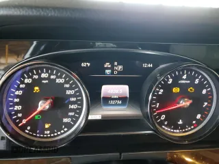 2019 Mercedes-Benz E-Class E 300 with VIN WDDZF4JB3KA565651, listed as a Copart auction lot 42371535 with 132,756 mi miles and Clean Title. Bid and sale history available at carsss.com. Image 9.