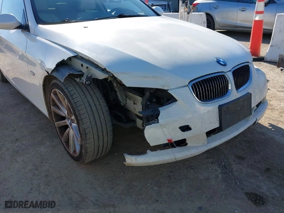 2009 BMW 3 Series 328i with VIN WBAWB33539P136914, listed as a IAAI auction lot 41424408 with 176,748 mi miles. Bid and sale history available at carsss.com. Image 6.