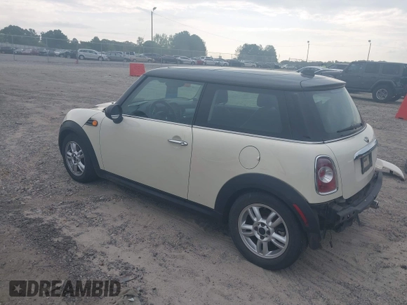 2011 MINI Hardtop z VIN WMWSU3C52BT096539, wystawiony jako IAAI lot #42140064 z przebiegiem 89 046 mil mil oraz . Historia ofert i sprzedaży dostępna na DreamBid. Obrazek 3.