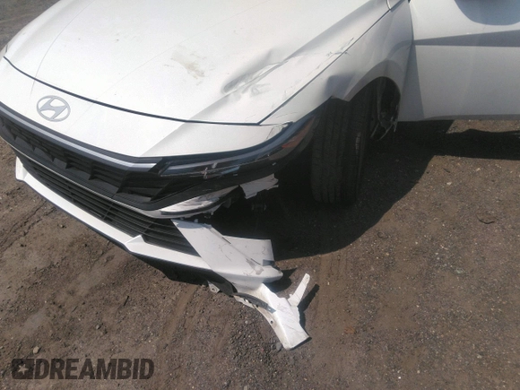 2024 Hyundai Elantra SEL z VIN KMHLM4DG8RU678626, wystawiony jako IAAI lot #42794258 z przebiegiem 53 871 mil mil oraz . Historia ofert i sprzedaży dostępna na DreamBid. Obrazek 17.