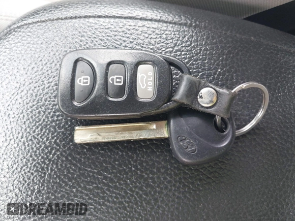 2012 Hyundai Veloster w/Gray Int с VIN KMHTC6AD6CU026944, выставлен на аукционе IAAI как лот 42216988 с пробегом 61 147 миль миль и . История ставок и продаж доступна на DreamBid. Изображение 11.