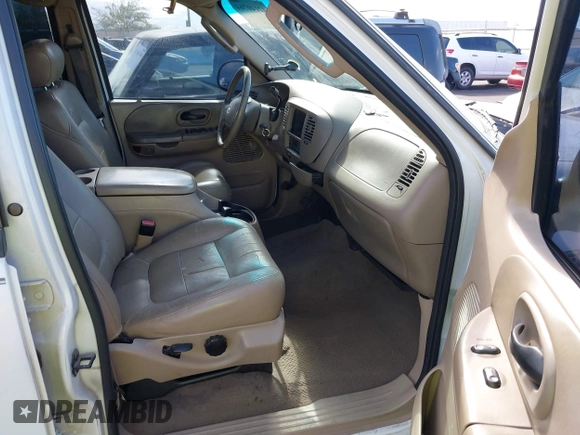 2003 Ford F-150 XLT with VIN 1FTRW07L23KA82084, listed as a IAAI auction lot 42140764 with 286,754 mi miles. Bid and sale history available at carsss.com. Image 5.