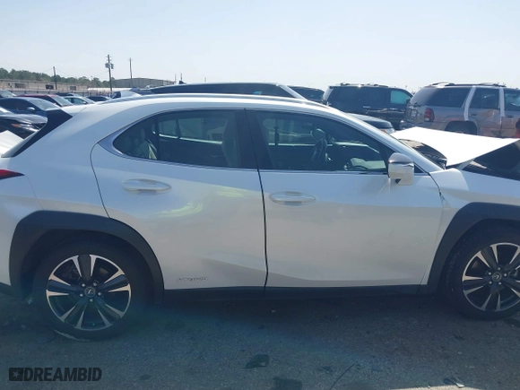 2021 Lexus UX with VIN JTHX9JBH9M2040678, listed as a IAAI auction lot 41727164 with 71,004 mi miles. Bid and sale history available at carsss.com. Image 13.