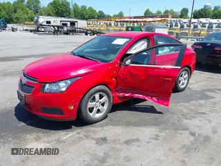 2014 Chevrolet Cruze 1LT z VIN 1G1PC5SB8E7114515, wystawiony jako IAAI lot #42230308 z przebiegiem 93 366 mil mil oraz . Historia ofert i sprzedaży dostępna na DreamBid. Obrazek 2.